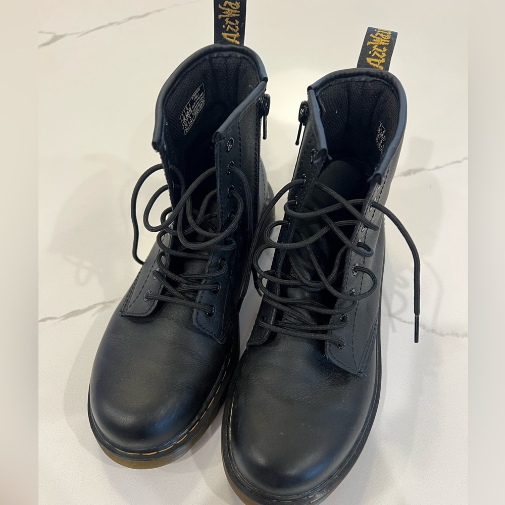 Dr. Martens US size 4. 1460 Junior Lace Up
Fashion Boot